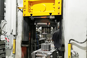 耐火磚壓力機(jī) 耐火磚壓力機(jī)